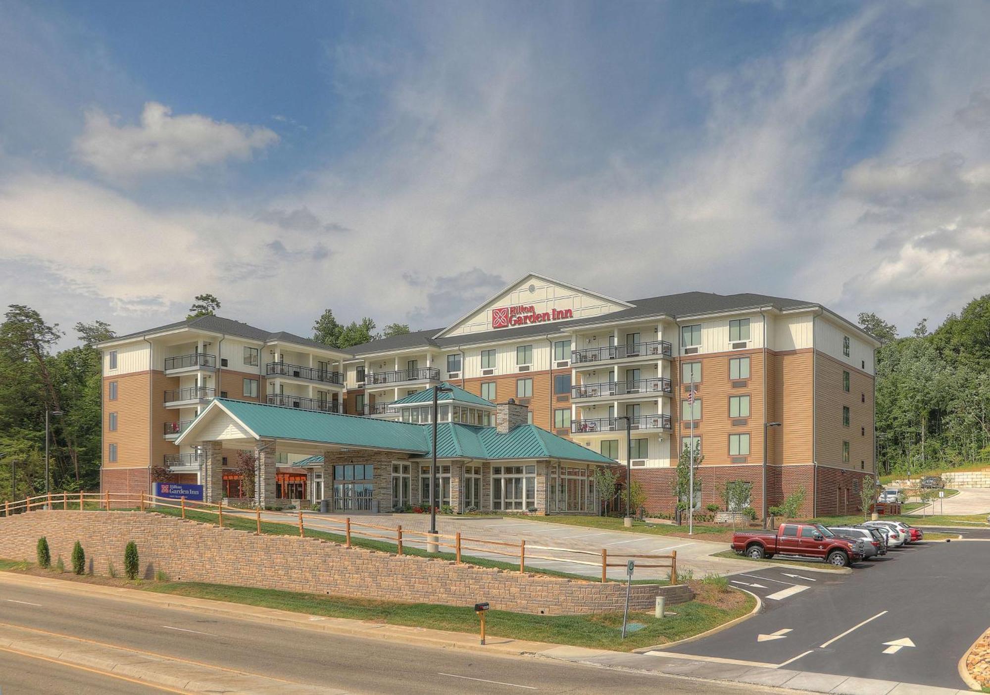 Hilton Garden Inn Пиджен-Фордж Экстерьер фото